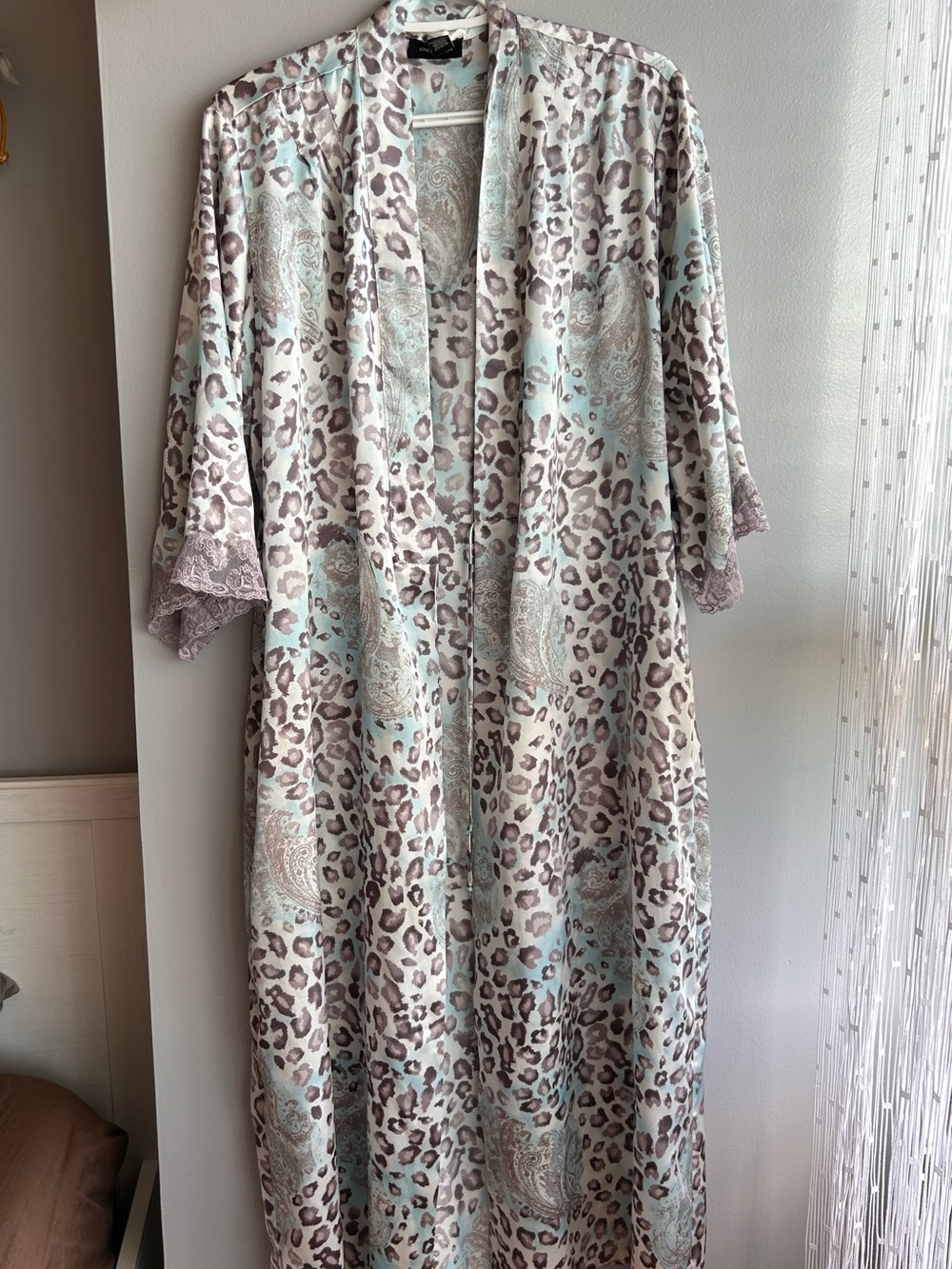 Jones New York Light Blue and Brown Leopard Print Lace-Trim Robe